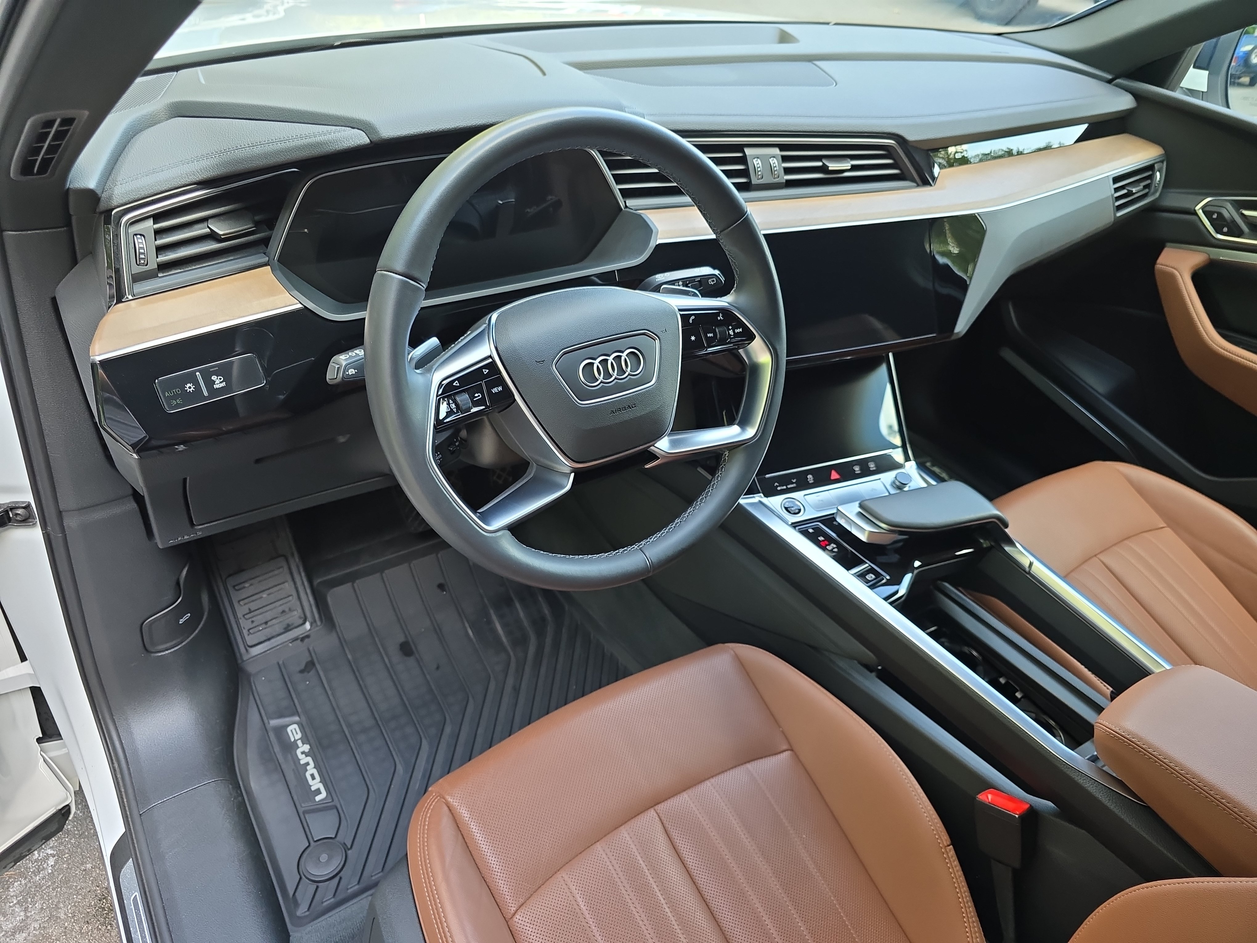 Used 2024 Audi Q8 e-tron Premium Plus w/ Premium Plus Package AWD/4WD image 16