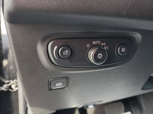 Used 2024 GMC Terrain SLT image 36