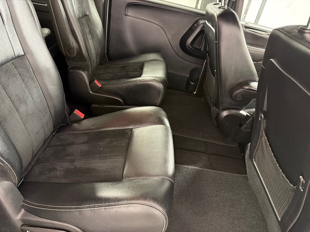Used 2015 Dodge Grand Caravan SXT FWD image 20
