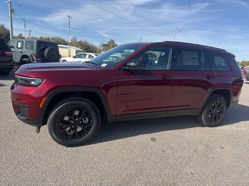 New 2025 Jeep Grand Cherokee L Altitude image 3