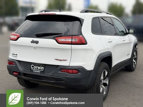 Used 2017 Jeep Cherokee Trailhawk AWD/4WD image 15