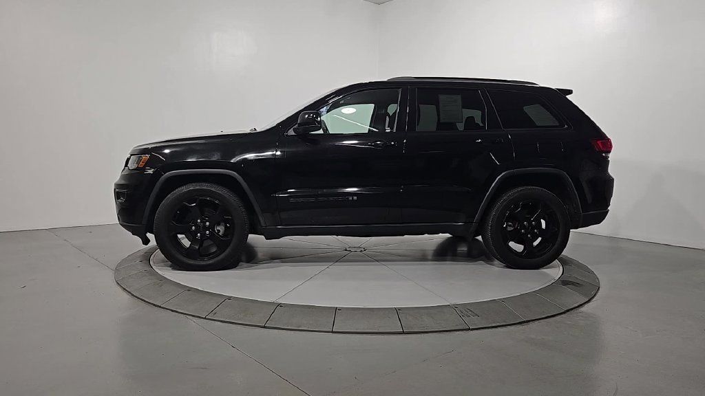 Used 2019 Jeep Grand Cherokee Laredo RWD image 2