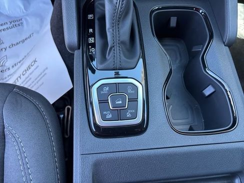 New 2026 Nissan Frontier SV w/ All-Weather Content Package AWD/4WD image 18