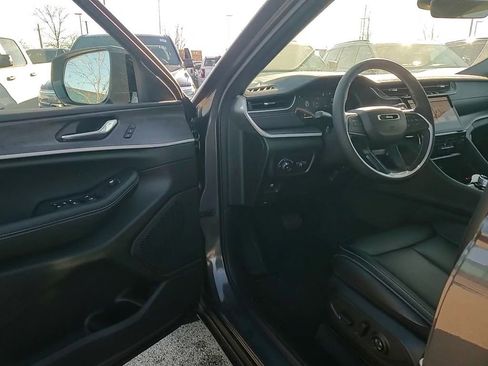 New 2025 Jeep Grand Cherokee Limited w/ Black Appearance Package image 9