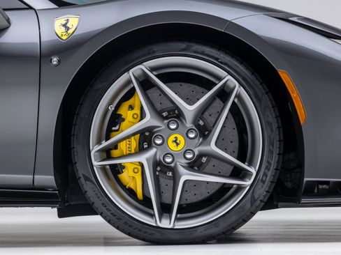 Certified 2022 Ferrari F8 Tributo RWD image 18