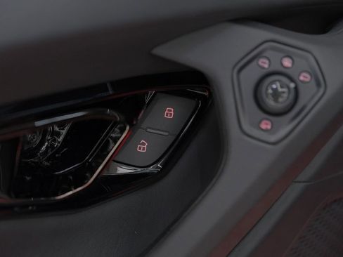 Used 2020 Lamborghini Huracan EVO image 37