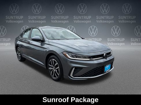 Used 2025 Volkswagen Jetta SE w/ Sunroof Package FWD image 9