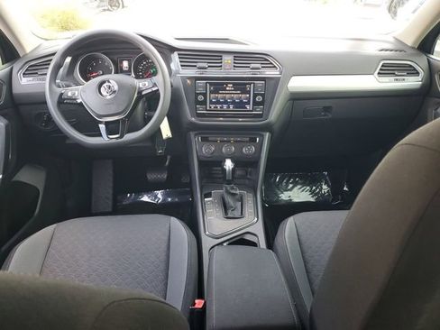 Used 2020 Volkswagen Tiguan S image 11
