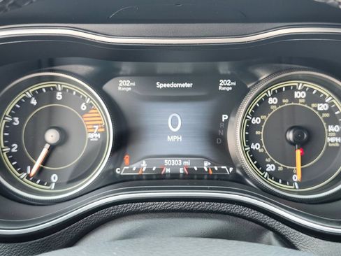 Used 2023 Jeep Cherokee Altitude Lux AWD/4WD image 31
