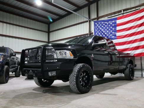 Used 2017 RAM 2500 Laramie w/ Convenience Group AWD/4WD image 3