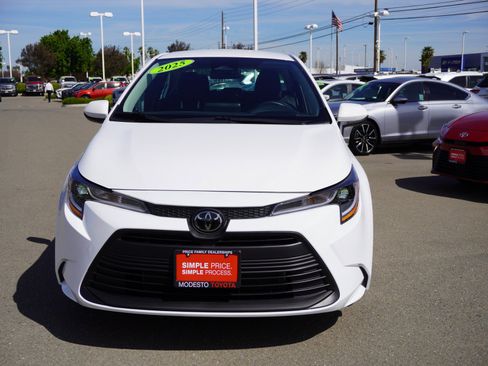 Used 2025 Toyota Corolla LE image 4