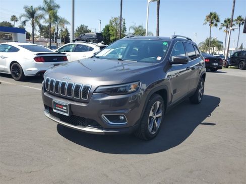 Used 2019 Jeep Cherokee Limited image 2