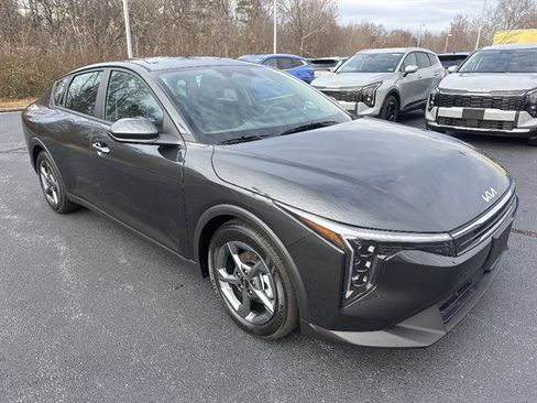 New 2025 Kia K4 LXS image 1