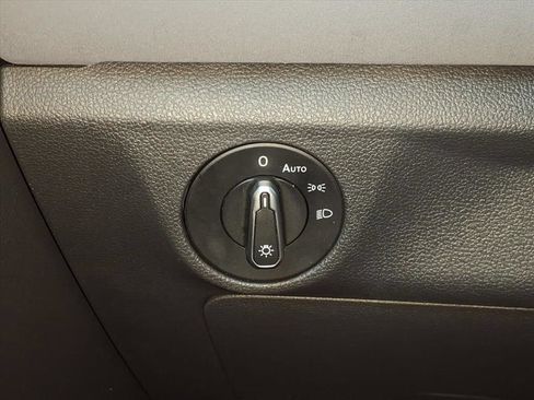 Used 2025 Volkswagen Jetta SE FWD image 11