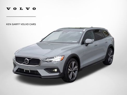 Certified 2025 Volvo V60 B5 Cross Country Plus image 8