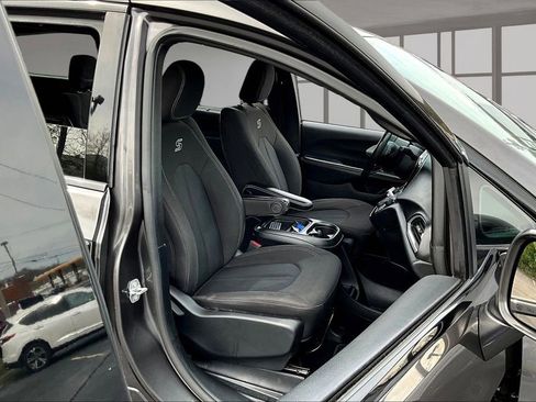 Used 2020 Chrysler Pacifica Touring w/ S Appearance Package FWD image 7