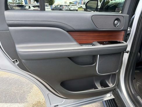 Used 2023 Lincoln Navigator Reserve AWD/4WD image 13