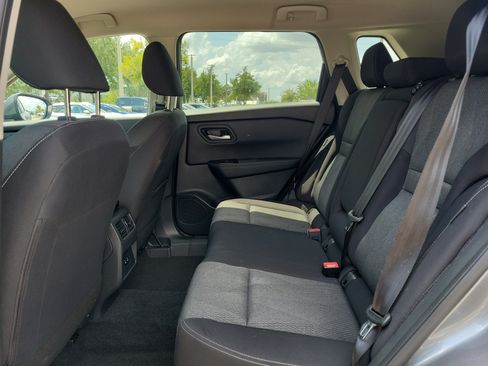 Certified 2025 Nissan Rogue SV FWD image 17