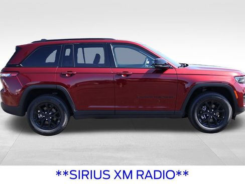 Used 2024 Jeep Grand Cherokee Altitude RWD image 14