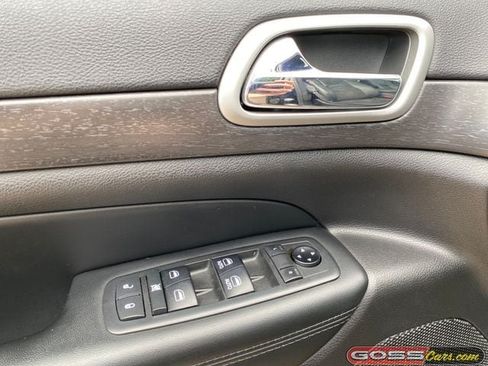 Used 2018 Jeep Grand Cherokee Altitude AWD/4WD image 24
