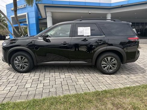 Used 2025 Nissan Pathfinder SV FWD image 36