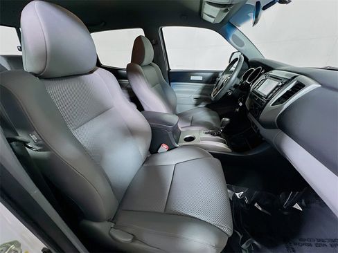 Used 2015 Toyota Tacoma PreRunner image 24