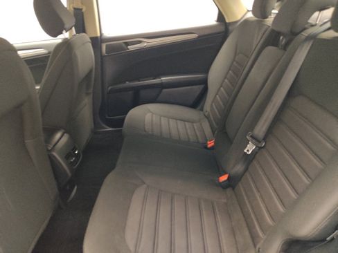 Used 2020 Ford Fusion SE FWD image 18
