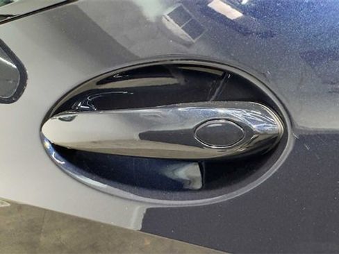 Used 2023 BMW X5 xDrive45e w/ M Sport Package image 11