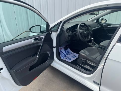Used 2016 Volkswagen e-Golf SE FWD image 10