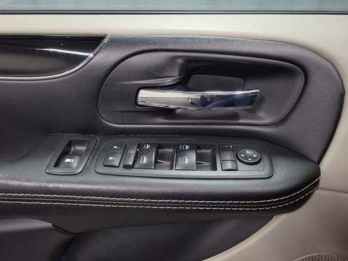 Used 2019 Dodge Grand Caravan SXT image 20