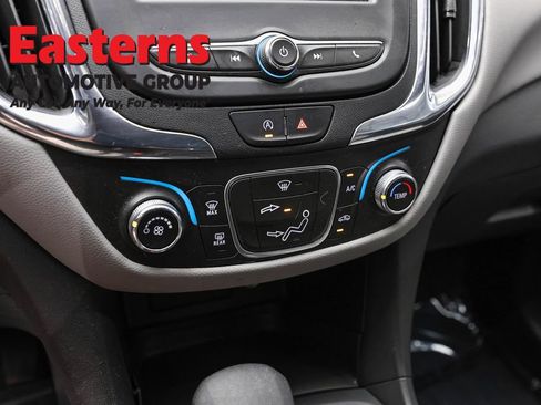 Used 2023 Chevrolet Equinox LT FWD image 19