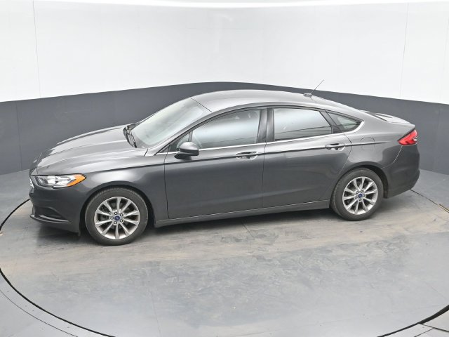 Used 2017 Ford Fusion SE w/ Fusion SE Technology Package FWD image 20