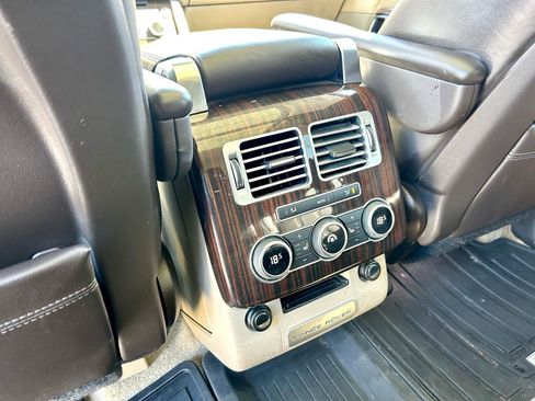 Used 2016 Land Rover Range Rover HSE image 16