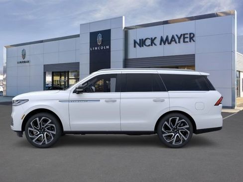 New 2026 Lincoln Navigator Reserve AWD/4WD image 3