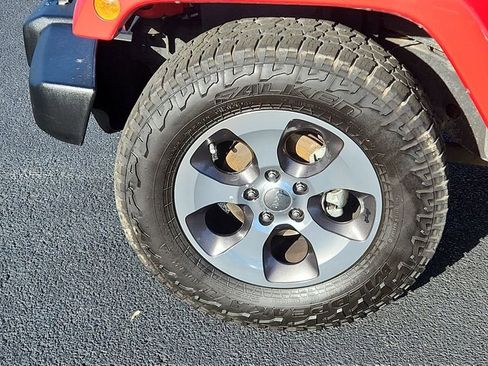 Used 2017 Jeep Wrangler Unlimited Sahara w/ Dual Top Group image 14