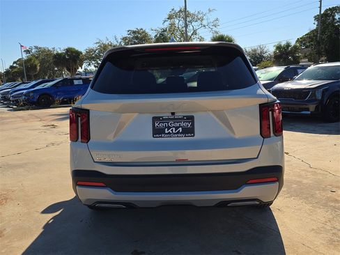 New 2026 Kia Sorento LX image 7