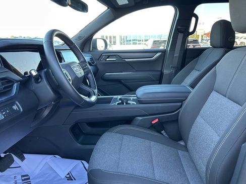 Used 2025 GMC Acadia Elevation image 16