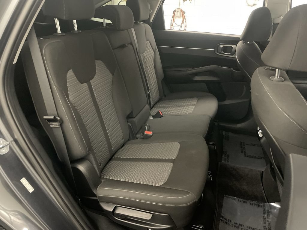 Used 2023 Kia Sorento LX AWD/4WD image 19