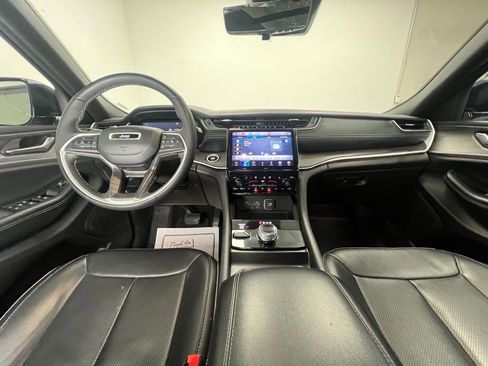 Used 2024 Jeep Grand Cherokee L Limited w/ Luxury Tech Group II image 12