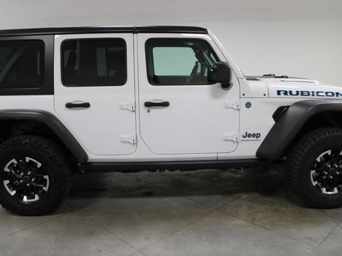 Used 2024 Jeep Wrangler Unlimited Rubicon 4xe AWD/4WD image 11