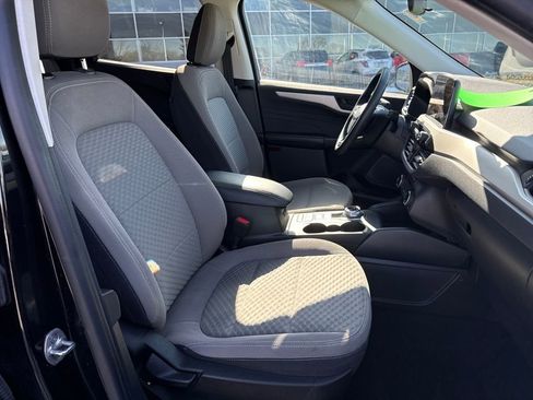 Certified 2022 Ford Escape SE w/ SE Sport Appearance Package image 10