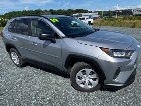 Certified 2019 Toyota RAV4 LE AWD/4WD image 2