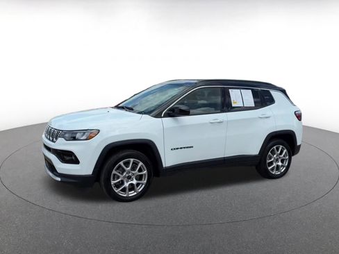 Used 2025 Jeep Compass Limited AWD/4WD image 6