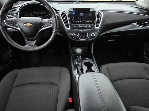 Used 2025 Chevrolet Malibu LT FWD image 8