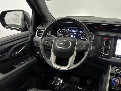 Used 2021 GMC Yukon Denali w/ Denali Premium Package image 30