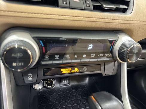 Used 2019 Toyota RAV4 XLE Premium FWD image 18