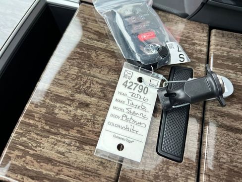 New 2026 Toyota Sienna Platinum image 30