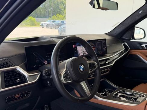 Used 2023 BMW X7 xDrive40i w/ M Sport Package AWD/4WD image 14