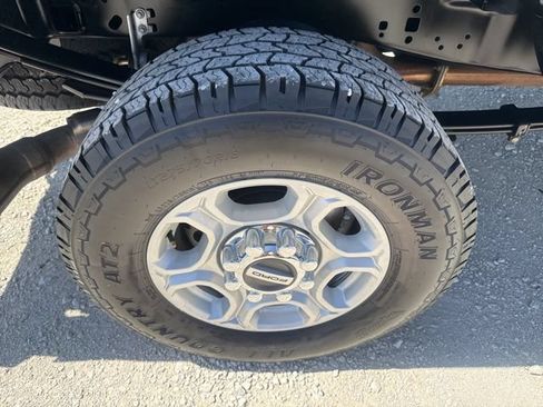 Used 2025 Ford F250 XLT w/ FX4 Off-Road Package AWD/4WD image 16