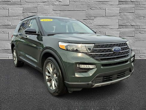 Certified 2024 Ford Explorer XLT w/ Equipment Group 202A AWD/4WD image 2